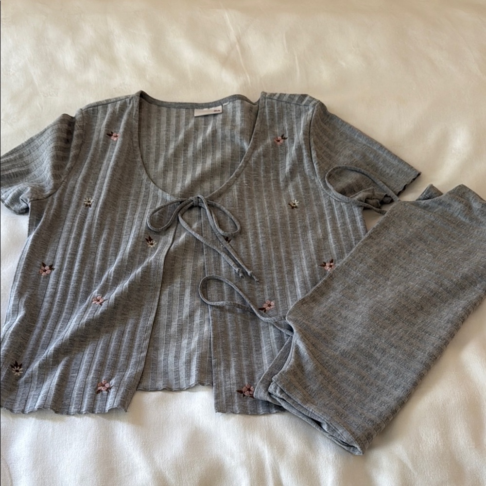Gray Short Sleeve Ribbed Tee V-Neck